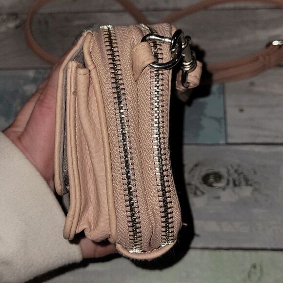 Reaction Kenneth Cole Small Cross Body Purse - Picture 2 of 7